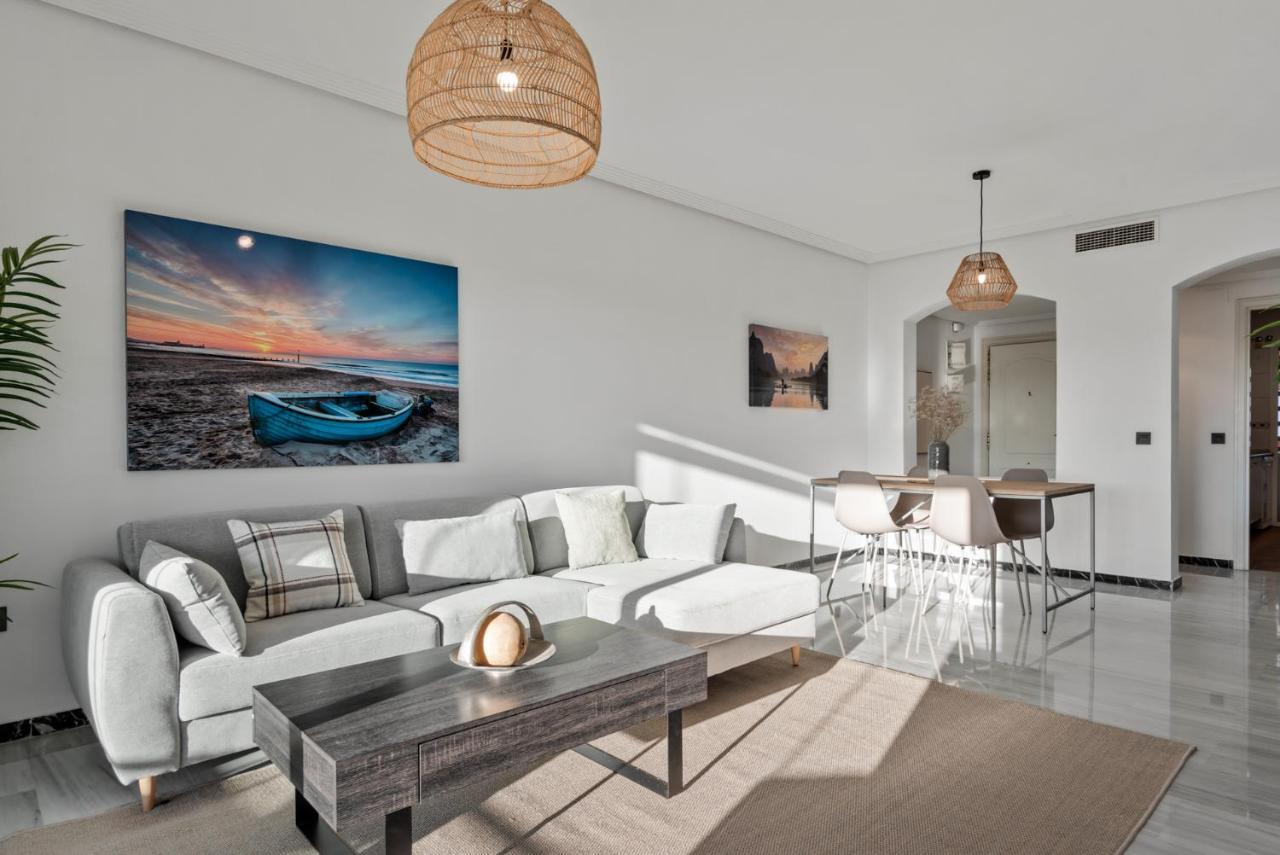 Modern Apartment - 2 Bedrooms, Beachside - Puerto Banus Marbella Dış mekan fotoğraf