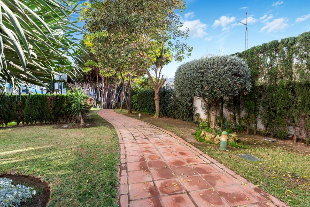 Modern Apartment - 2 Bedrooms, Beachside - Puerto Banus Marbella Dış mekan fotoğraf