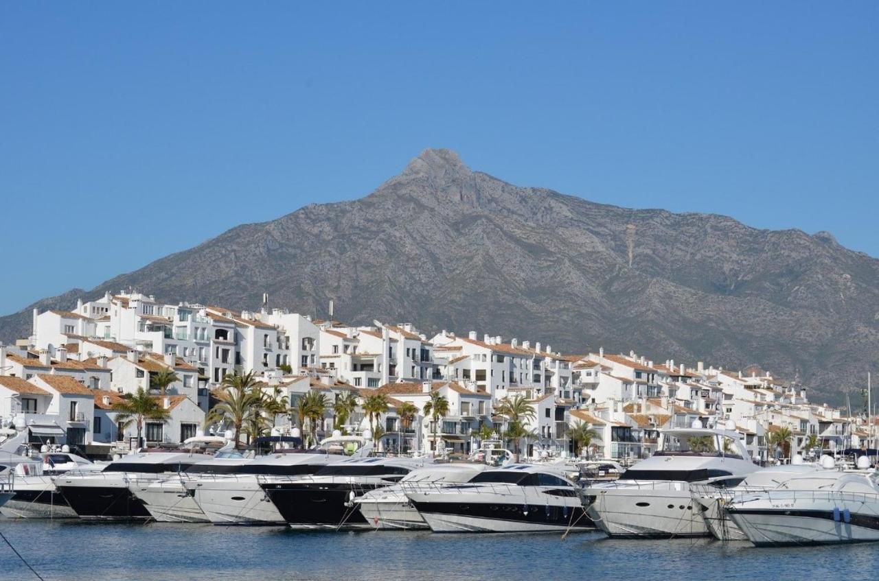 Modern Apartment - 2 Bedrooms, Beachside - Puerto Banus Marbella Dış mekan fotoğraf