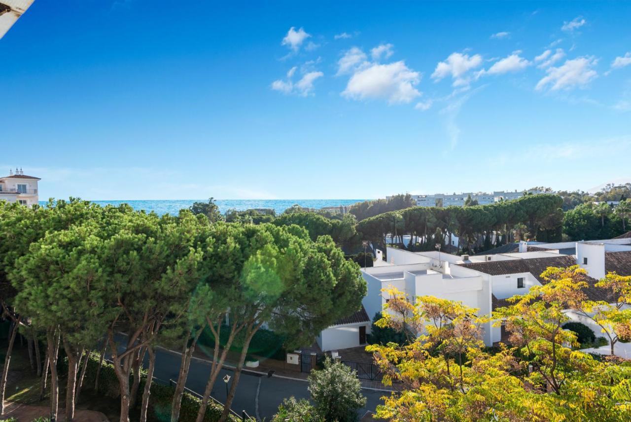 Modern Apartment - 2 Bedrooms, Beachside - Puerto Banus Marbella Dış mekan fotoğraf