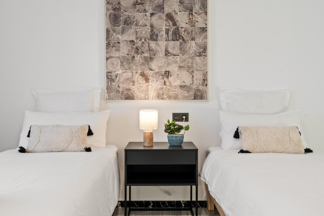 Modern Apartment - 2 Bedrooms, Beachside - Puerto Banus Marbella Dış mekan fotoğraf