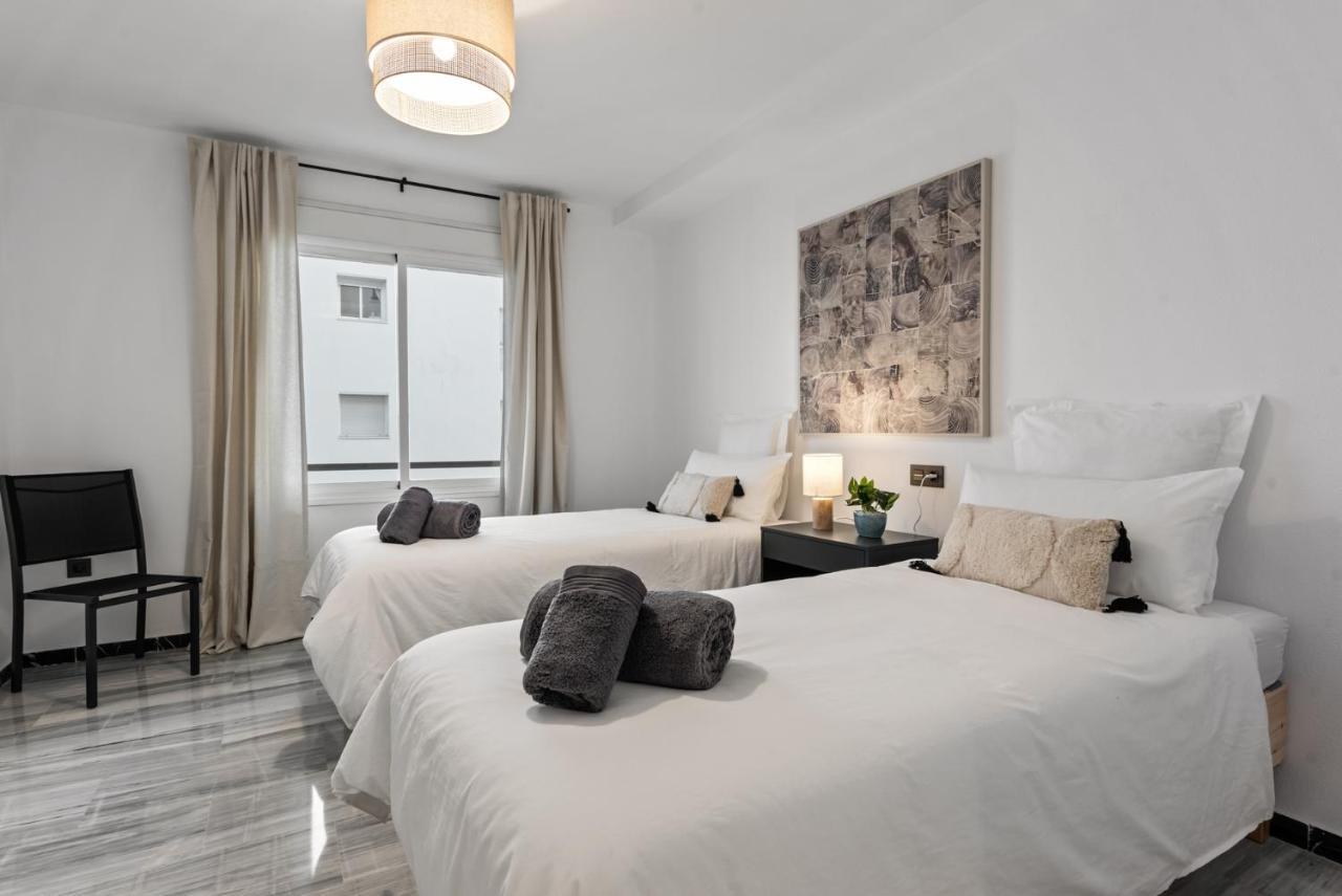 Modern Apartment - 2 Bedrooms, Beachside - Puerto Banus Marbella Dış mekan fotoğraf