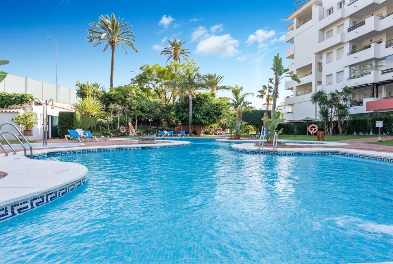 Modern Apartment - 2 Bedrooms, Beachside - Puerto Banus Marbella Dış mekan fotoğraf