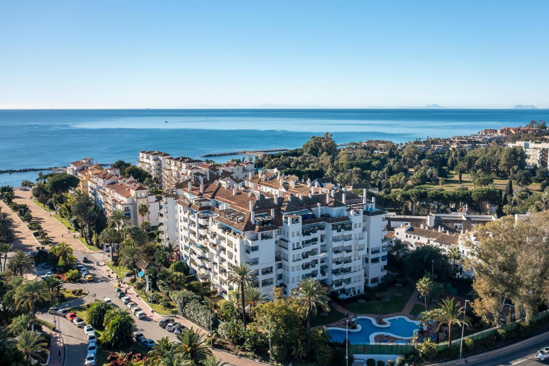 Modern Apartment - 2 Bedrooms, Beachside - Puerto Banus Marbella Dış mekan fotoğraf