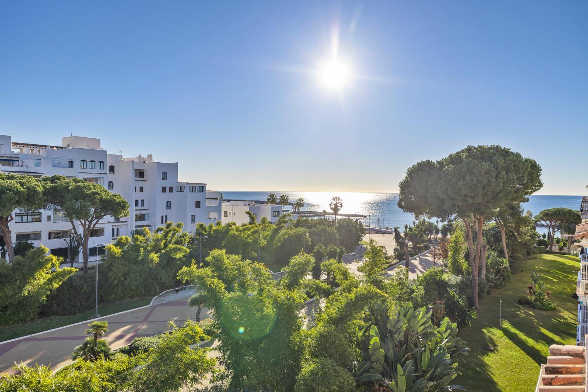 Modern Apartment - 2 Bedrooms, Beachside - Puerto Banus Marbella Dış mekan fotoğraf